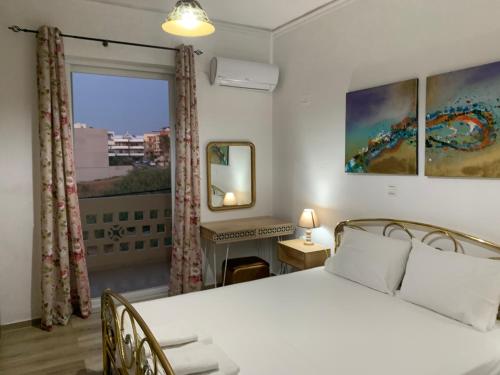 Posteľ alebo postele v izbe v ubytovaní ''Armens luxury home'' 3 minutes from the beach by foot
