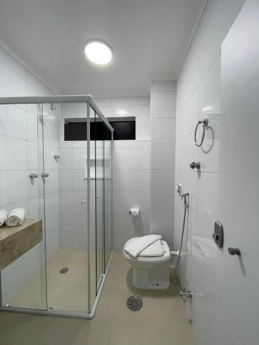 a bathroom with a toilet and a glass shower at Hotel Nacional Inn São Paulo - Próximo ao COPAN in São Paulo