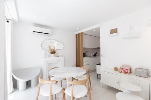 FLH Portas do Sol White Design Flat
