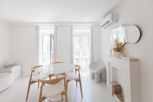 FLH Portas do Sol White Design Flat