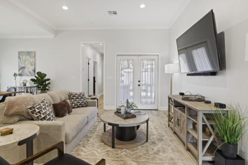 a living room with a couch and a tv at Piney Cove Retreat in West Monroe