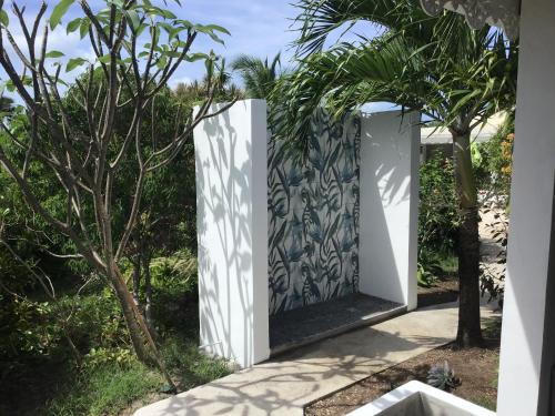 Taman di luar Villa Acajou