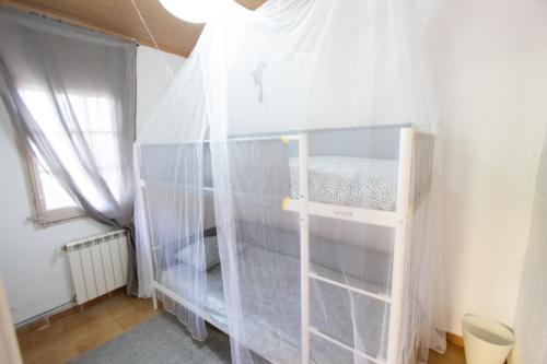 Ένα ή περισσότερα κρεβάτια σε δωμάτιο στο 2 Private Abodes in One Magnificent Villa!