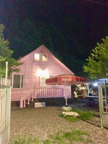Das Gebäude in dem sich das Ferienhaus befindet