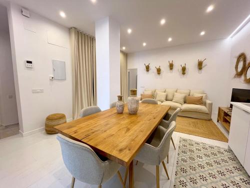 Piso con patio, 3 habitaciones, en La Goleta