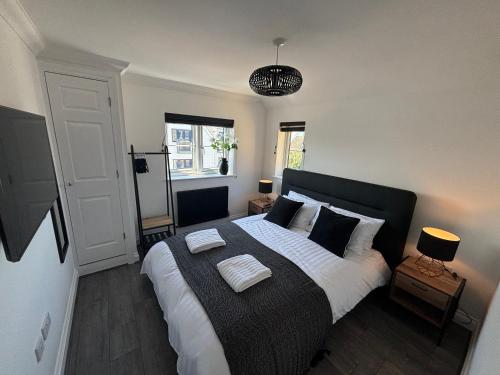 Katil atau katil-katil dalam bilik di The Tipsy Turtle - Stylish 2 bed flat with parking
