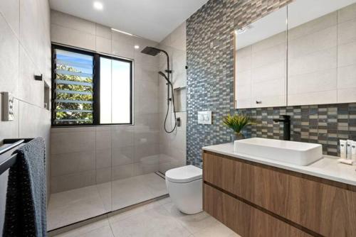 Bilik mandi di SPECTACULAR THREE BAYS