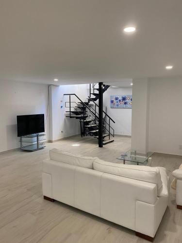 New - MiJa basement Loft Apartment steps from Beach - perfect for Sun and Sport Seekers photo 8