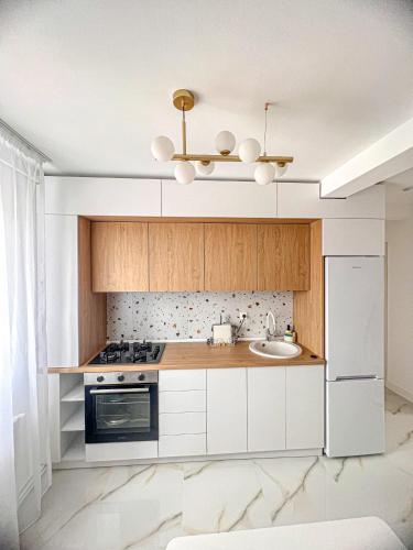 Η κουζίνα ή μικρή κουζίνα στο Mirajul Apartment