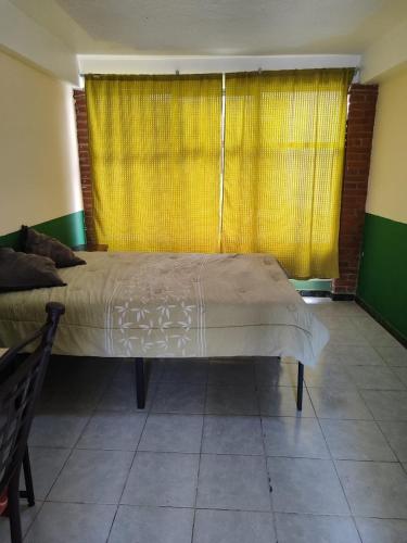 Postel nebo postele na pokoji v ubytování Departamentos del Jardín de Toribio