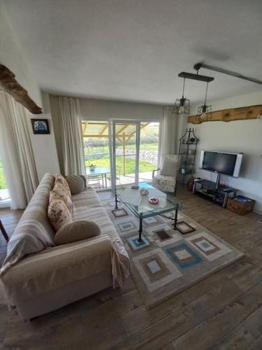 Assos Egedebirnefes Konukevi