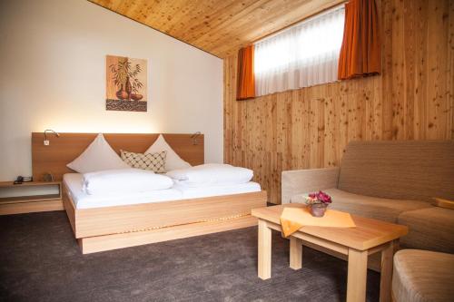 Postel nebo postele na pokoji v ubytování Gasthof zum goldenen Löwen