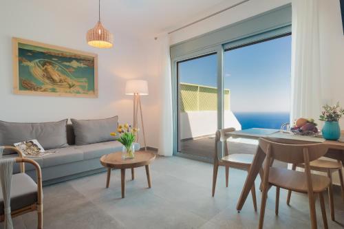 Area soggiorno di Myrthea Luxury Villas
