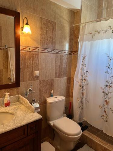 Koupelna v ubytování Katerini Family Home