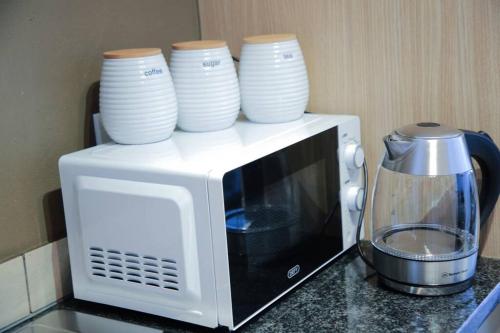 Köök või kööginurk majutusasutuses Stunning 1-bedroom self check-in condo with pool