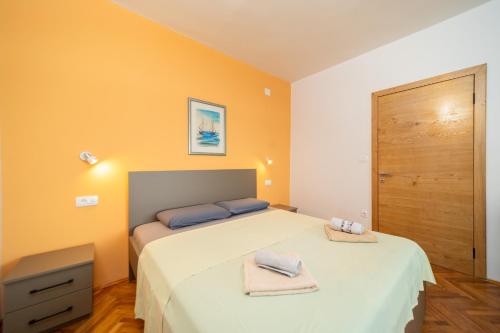 Apartments by the sea Barbat, Rab - 14512