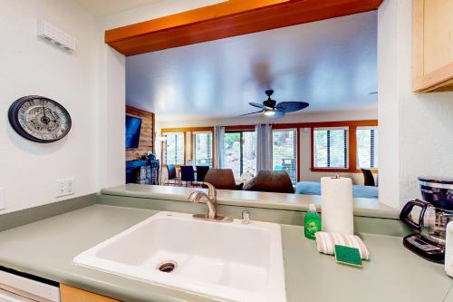 Galeriebild der Unterkunft Granlibakken Getaway - A in Tahoe City