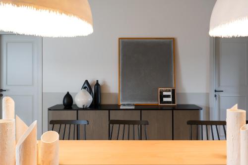 a classroom with a chalkboard on a table with chairs at La Cascina di Amela in Micarone
