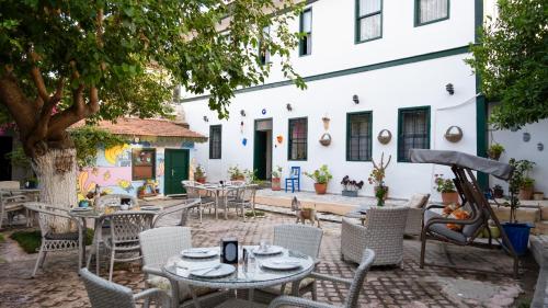 Φωτογραφία από το άλμπουμ του Garden Palace Boutique Hotel στο Κουσάντασι