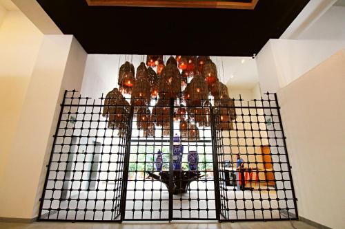 a bunch of birds sitting on top of a cage at Beach Loft LIFE Bucerías - Zona Dorada in Bucerías