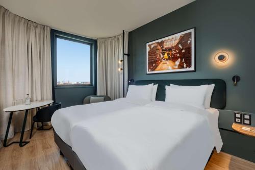 Кровать или кровати в номере Radisson Hotel Reims