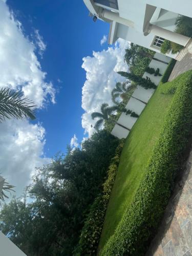 a view of the sky from outside of a building at Bienvenido a su casa in Concepción de La Vega