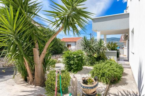 Apartments by the sea Mastrinka, Ciovo - 23399