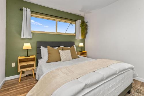 Postel nebo postele na pokoji v ubytování Modern Comfort Apartment in Great Falls