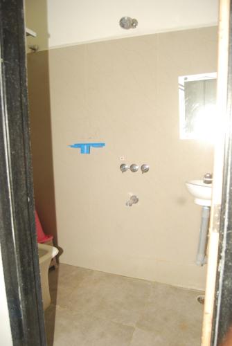 Koupelna v ubytování Sri Kakateeya Grand Residency Bhadrachalam Hotel Residency Stay Rooms SRI SEETHA RAMA KAMMA VARI SEVA SAMITHI BHADRACHALAM