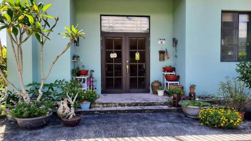 Muka bangunan atau pintu masuk Kelly Field Homestay