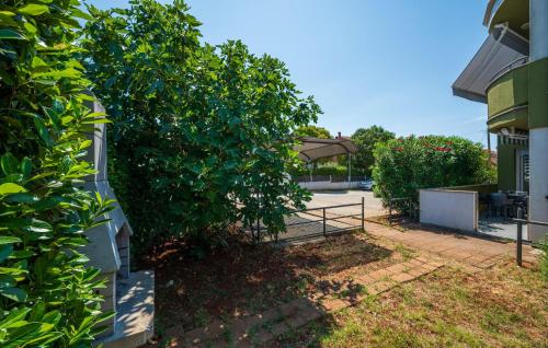1 Bedroom Beautiful Apartment In Vranici