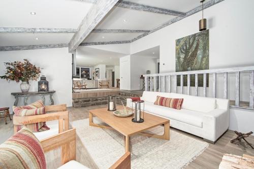 Χώρος καθιστικού στο Charming Country Retreat