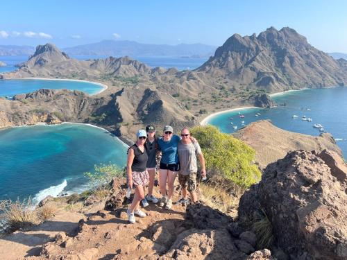 a group of people standing on top of a mountain at Jhuna Komodo Homestay in Komodo