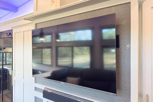 een grote tv aan de zijkant van een gebouw bij Clemson RV Park at the Grove in Pendleton