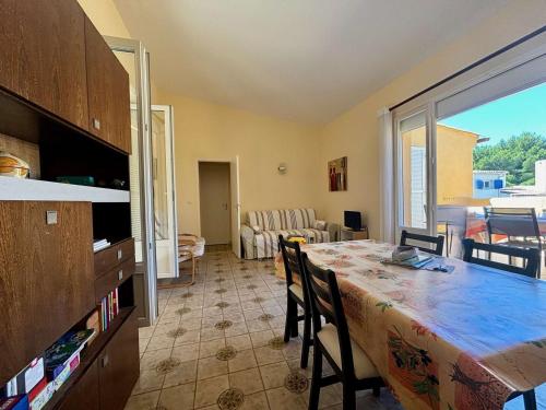 Photo de la galerie de l'établissement Cavalaire-sur-Mer - T3 avec Terrasses et Parking Proche Plages - FR-1-226B-219, à Cavalaire-sur-Mer