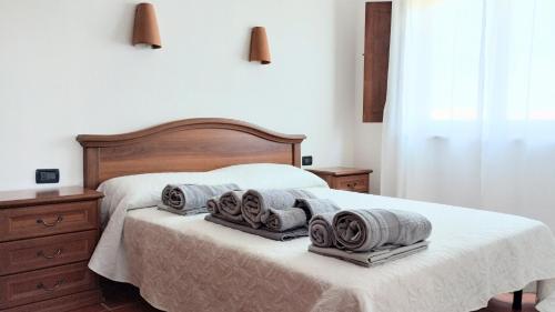 a bedroom with a bed with towels on it at Villa Raffaello in Porto San Paolo