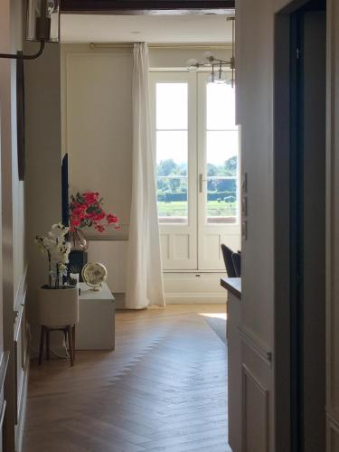 Photo de la galerie de l'établissement Le Lamartine - vue Saône - Baignoire îlot, à Mâcon