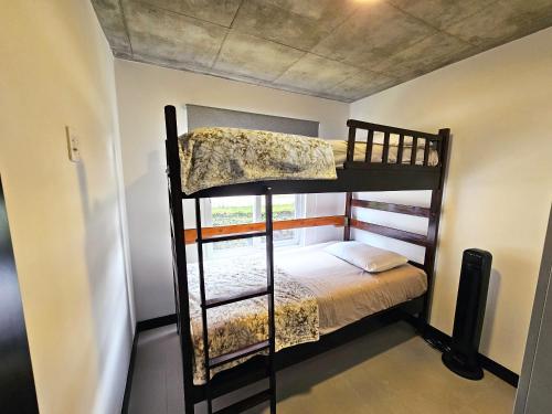 Ένα ή περισσότερα κρεβάτια σε δωμάτιο στο Urban oasis, nature and comfort in the city