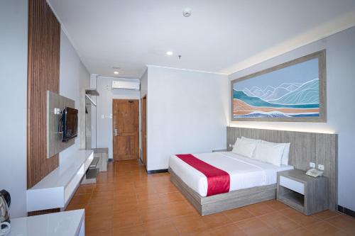 Postel nebo postele na pokoji v ubytování Front One HK Resort Simpang Lima