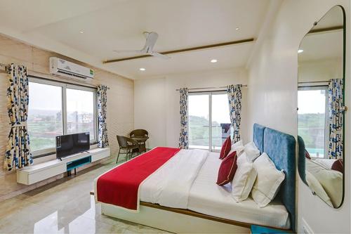 Postel nebo postele na pokoji v ubytování The leaf resort Mahabaleshwar