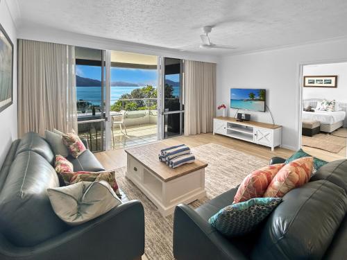 TV a/nebo společenská místnost v ubytování Beach Lodges