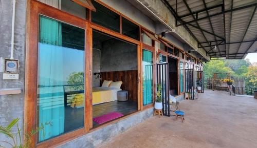 Μπαλκόνι ή βεράντα στο The Mae Homestay PhaHee เดอะแม โฮมสเตย์ ผาฮี้