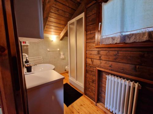 Cucina o angolo cottura di Chalet Grande Cerise - vicino ad Aosta e Pila