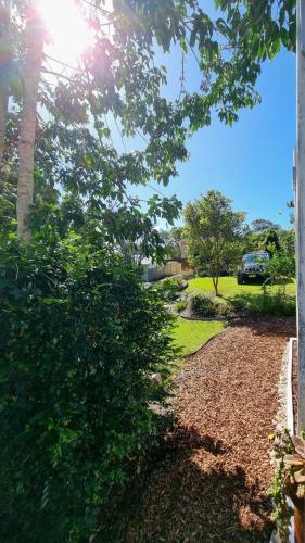 Κήπος έξω από το "Iluka Stays" Cosy and Quaint Beach Pad in the heart of Iluka