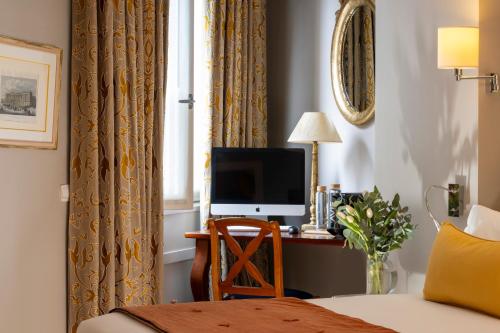 TV o dispositivi per l'intrattenimento presso Hôtel Le Relais des Halles