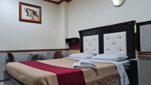 Ένα ή περισσότερα κρεβάτια σε δωμάτιο στο Tiger Hotel