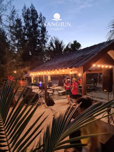 Fotografie z fotogalerie ubytování Sangjun On Beach Resort v destinaci Bang Saphan
