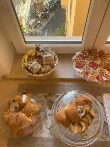 a shelf with two plates of pastries and a window at Camalù Sorrento in Sorrento