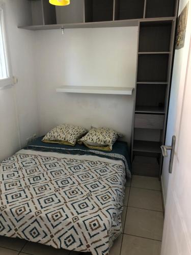 Katil atau katil-katil dalam bilik di Appartement avec piscine privative