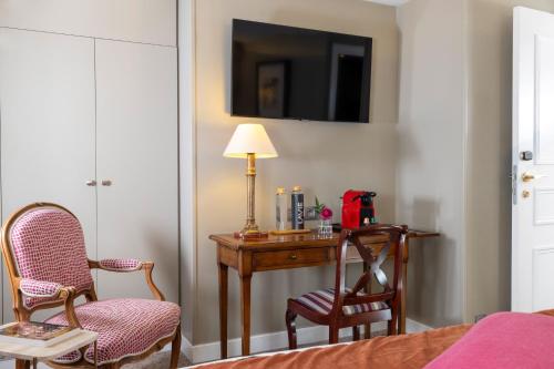 TV o dispositivi per l'intrattenimento presso Hôtel Le Relais des Halles